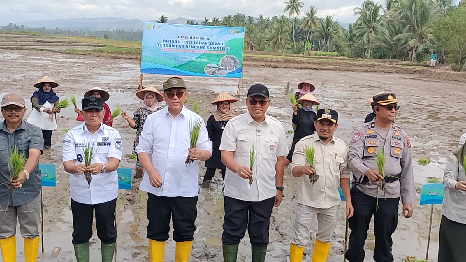 Kementan RI Lakukan Groundbreaking Rehabilitasi Lahan Sawah Pascabencana di Selayo Kabupaten Solok